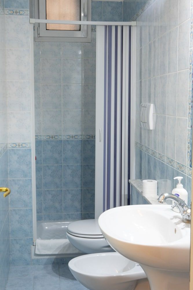 Annette Quad Room with External Bathroom 21