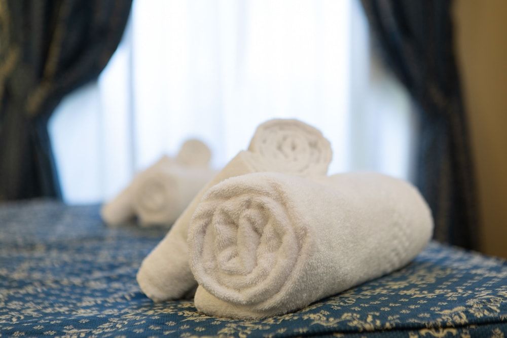 Annette Double Room (extra bed - external private bathroom) 7