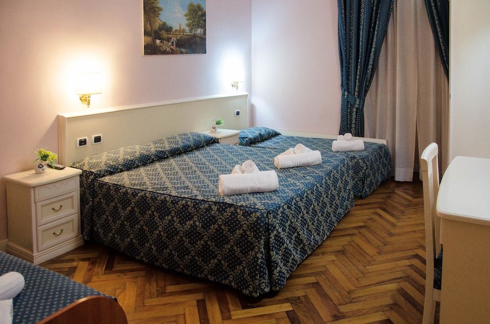 Annette Quad Room with External Bathroom 12