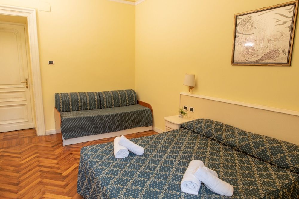 Annette Quad Room with External Bathroom 11