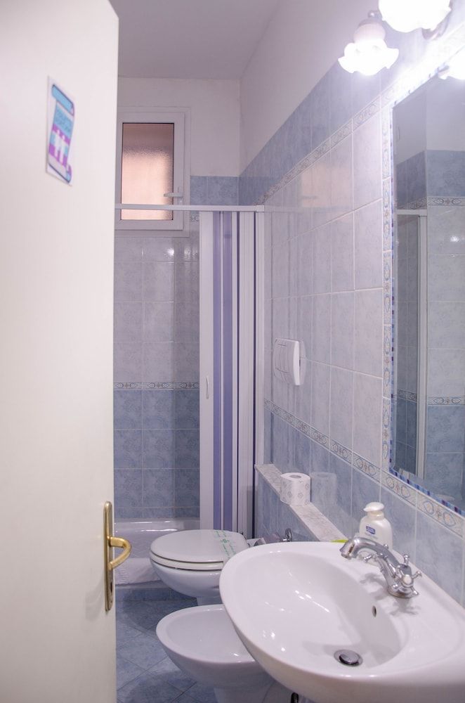 Annette Quad Room with External Bathroom 18