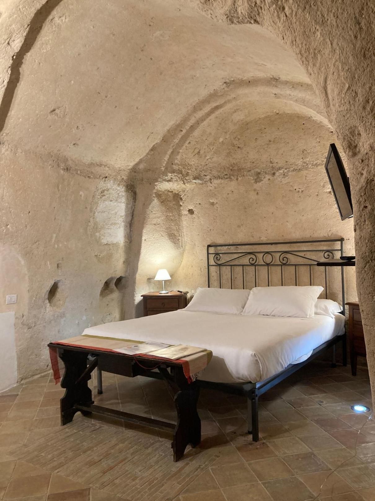 Double Room - Cave