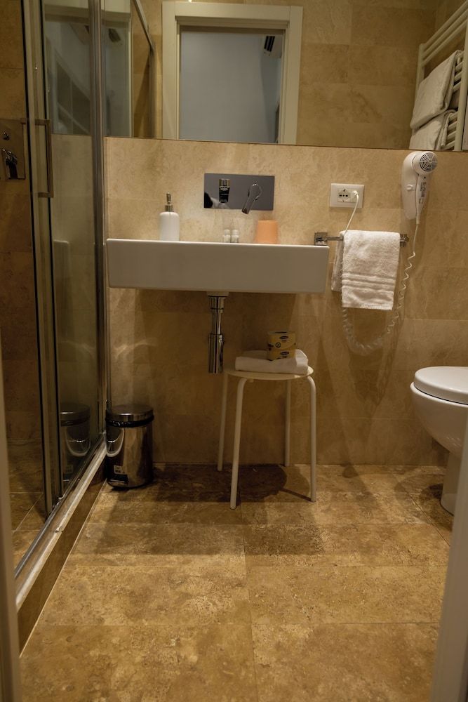 Sofia's Suites Guesthouse Classic Double or Twin Room 10