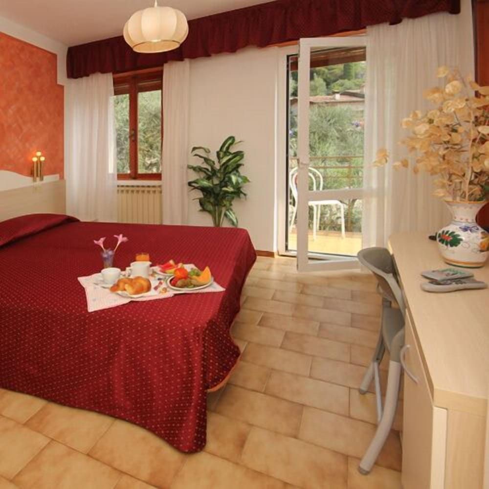 Hotel Augusta Garni Standard Double or Twin Room, Balcony, Lake View 2