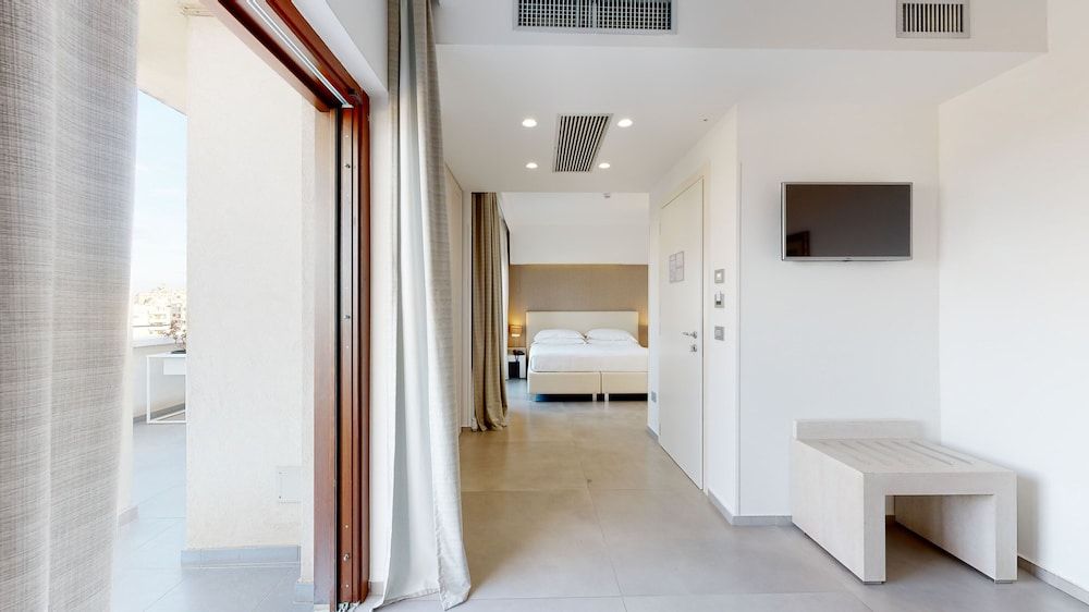 Hotel Monte Sarago Junior Suite, Terrace, City View 8