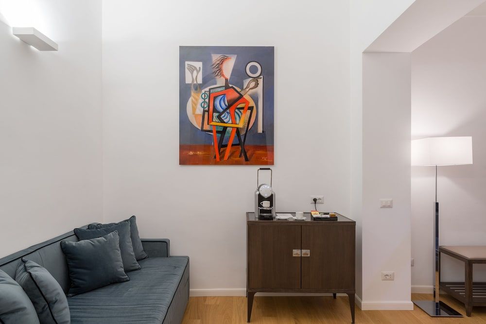 Les Diamants Spanish Steps Suite Superior Triple Room, City View 11