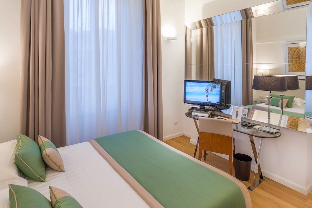 undefined Les Diamants Spanish Steps Suite 9