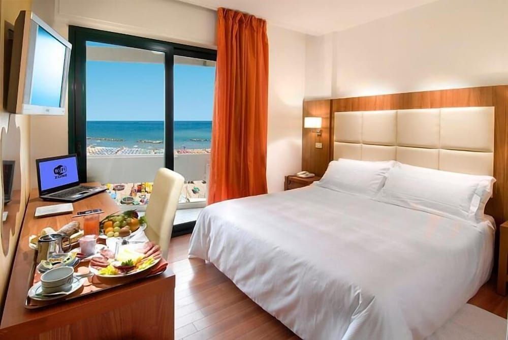 Park Hotel Double or Twin Room with Balcony and Sea View 2
