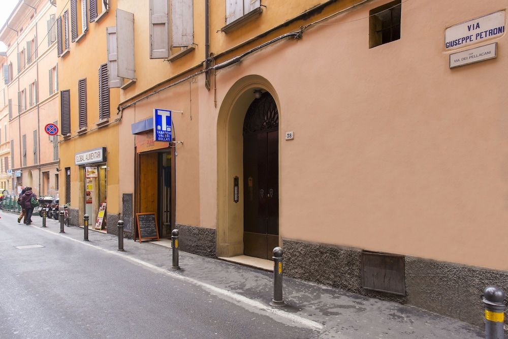 undefined Appartamento Via Petroni 2