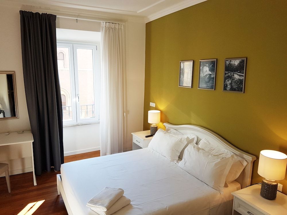 MORE Cola di Rienzo B&B Premium Double Room, Ensuite, City View (Camera Matrimoniale) 2