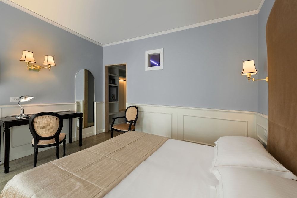 Small Double (double bed without the possibility to separate into single beds)