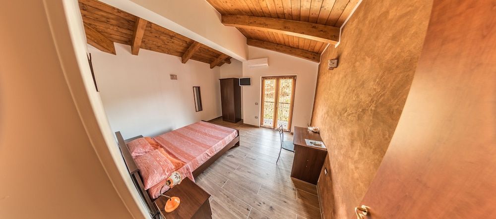 B&B La Mortella Family Quadruple Room, 2 Bedrooms, Ensuite, Courtyard View 5