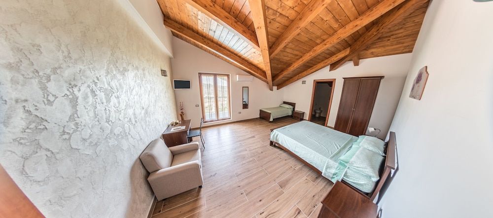 B&B La Mortella Exclusive Triple Room, 1 Bedroom, Ensuite, Pool View 3