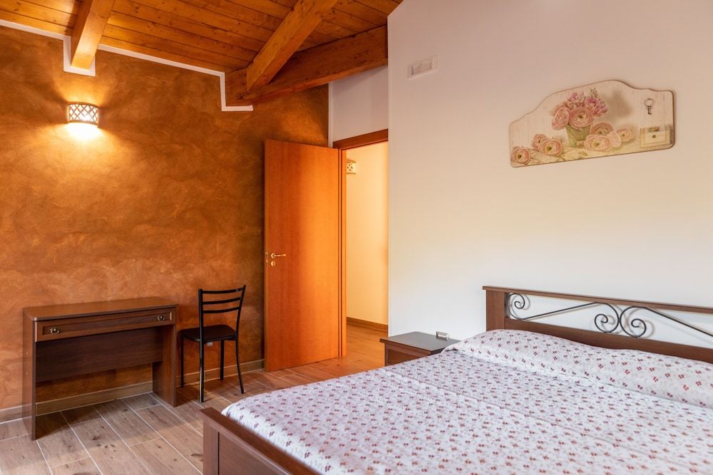B&B La Mortella Family Quadruple Room, 2 Bedrooms, Ensuite, Courtyard View 8