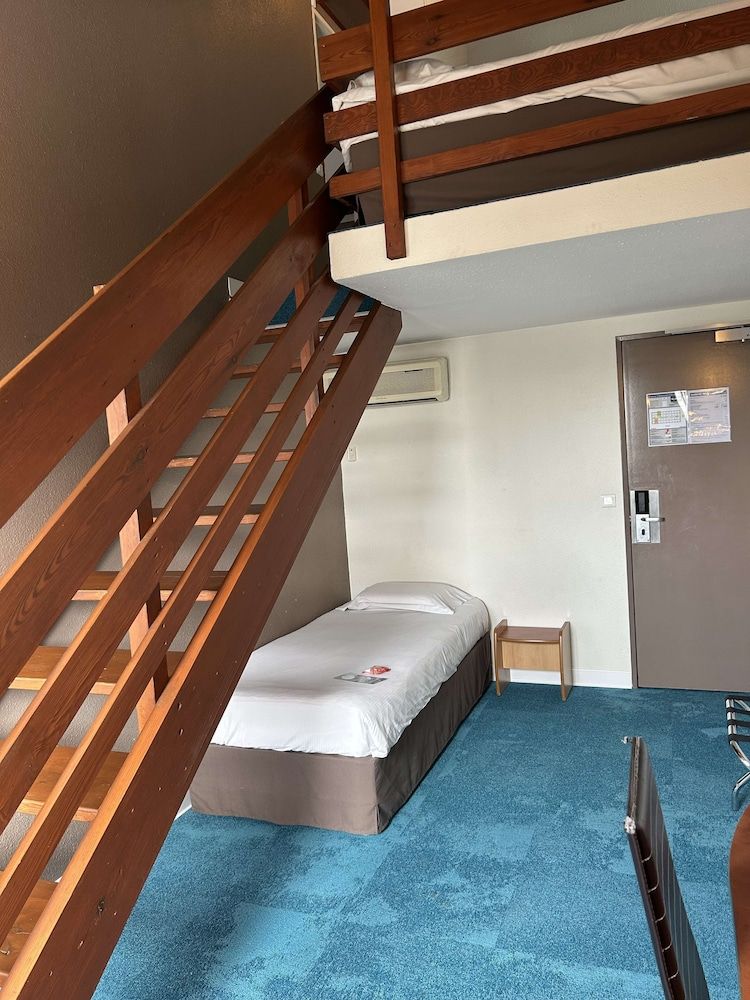 Kyriad Montpellier Aéroport - Parc Expo Standard Room, Multiple Beds 5