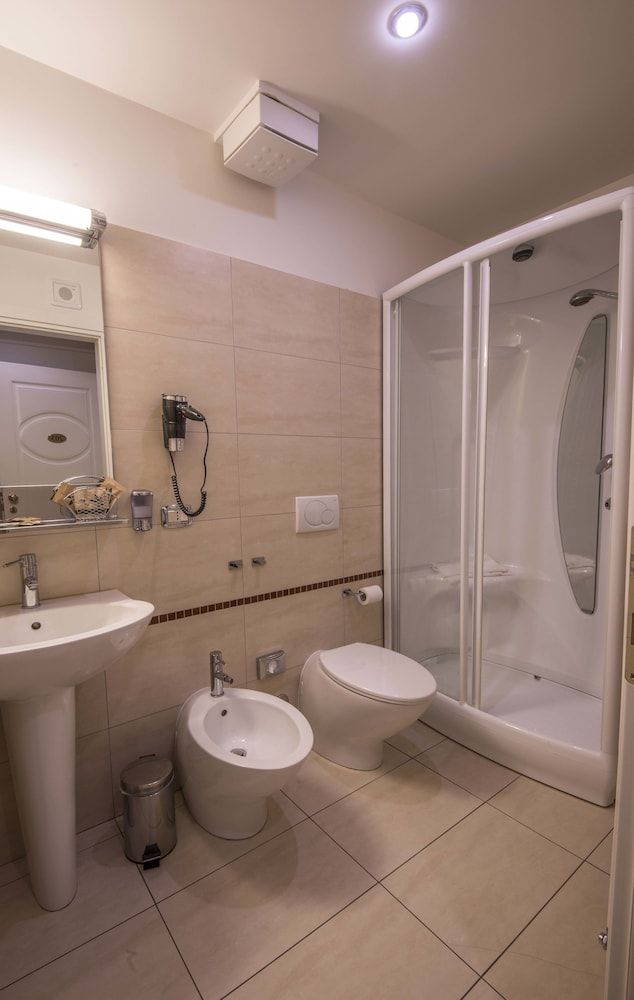 Albergo Sant'Emidio Quadruple Room 9