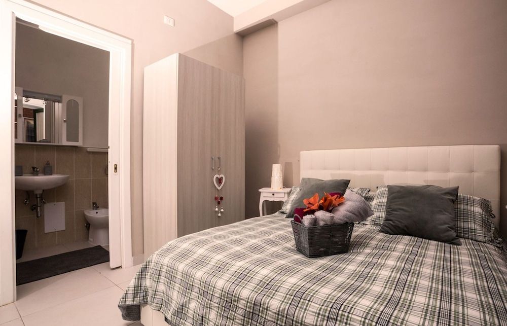 B&B Monica's House Triple Room, Ensuite 2