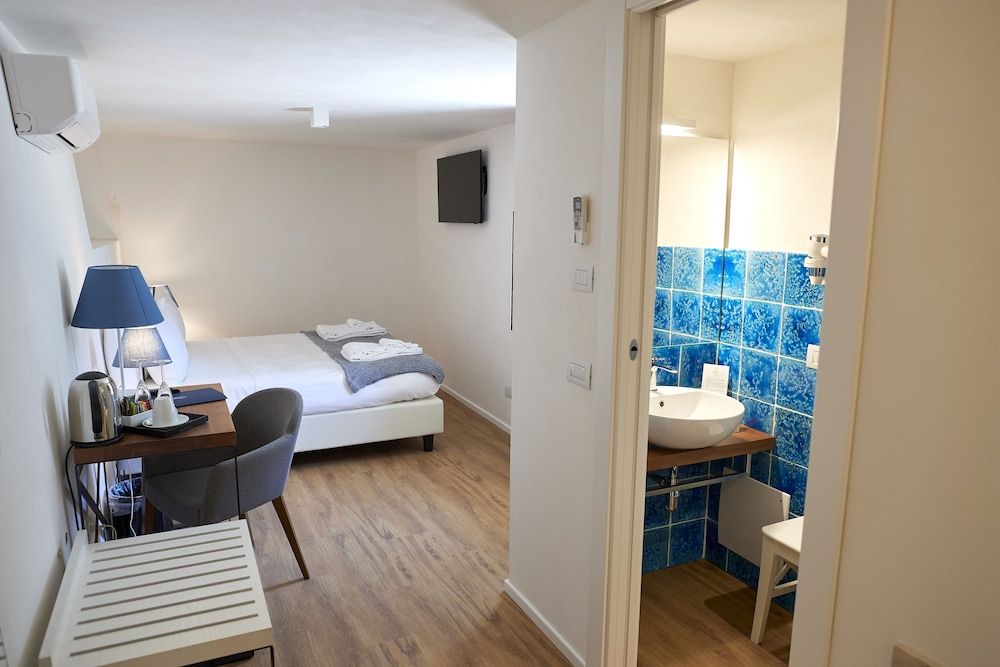 Hotel Sopra Le Mura Classic Double Room, Sea View 3