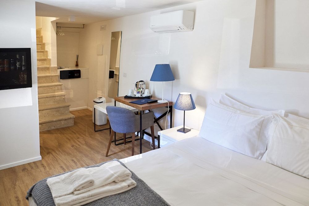 Hotel Sopra Le Mura Classic Double Room, Sea View 4