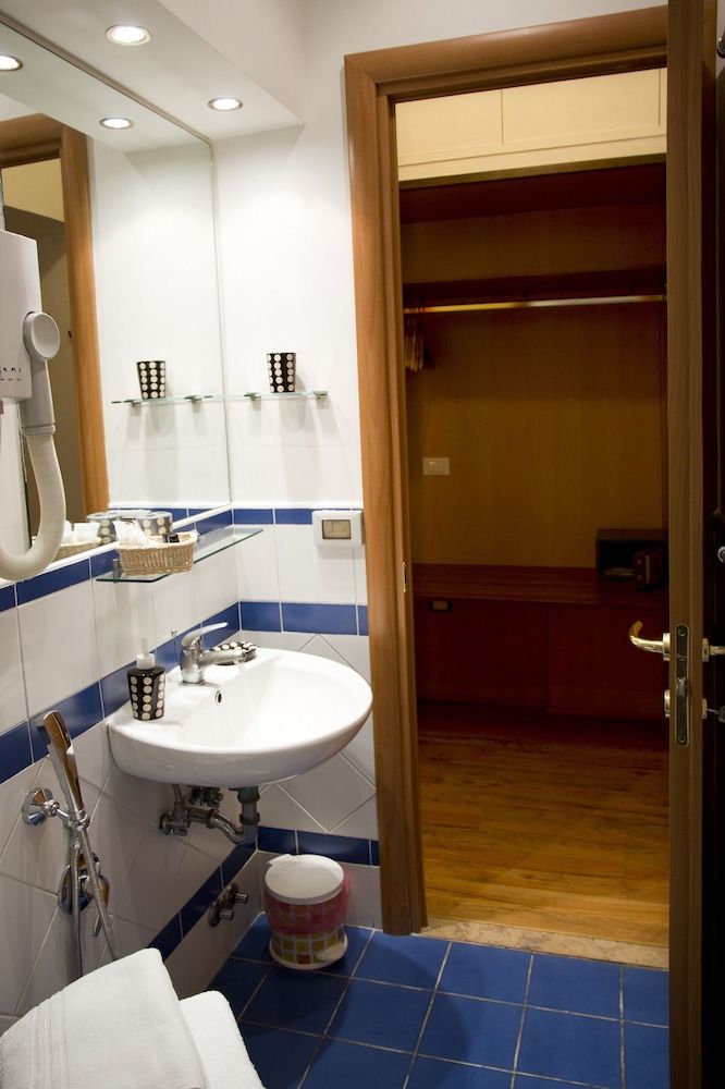 San Peter Rome B&B Classic Double Room 8