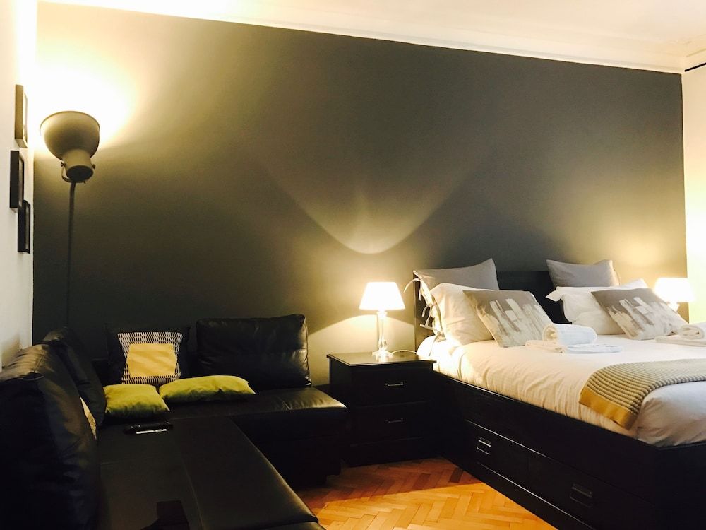 undefined B&B Experience 9