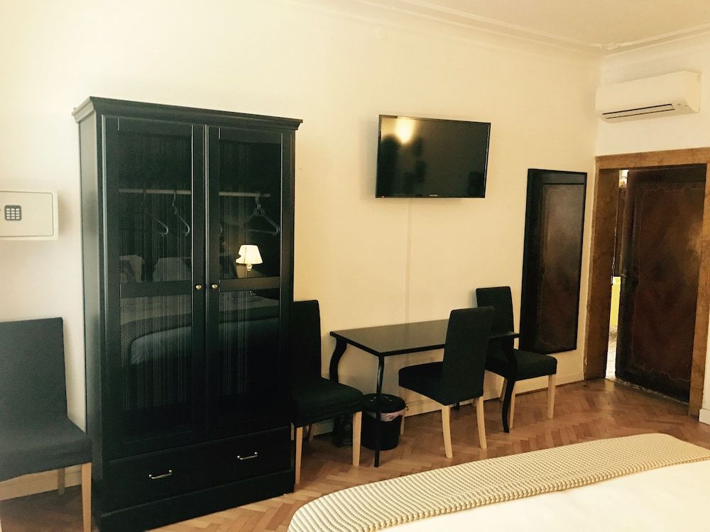 undefined B&B Experience 10