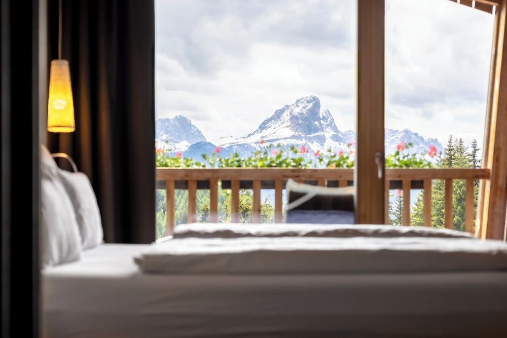 Alpine Hotel Gran Fodá Panoramic Double Room, 1 Bedroom, Balcony, Mountain View 3