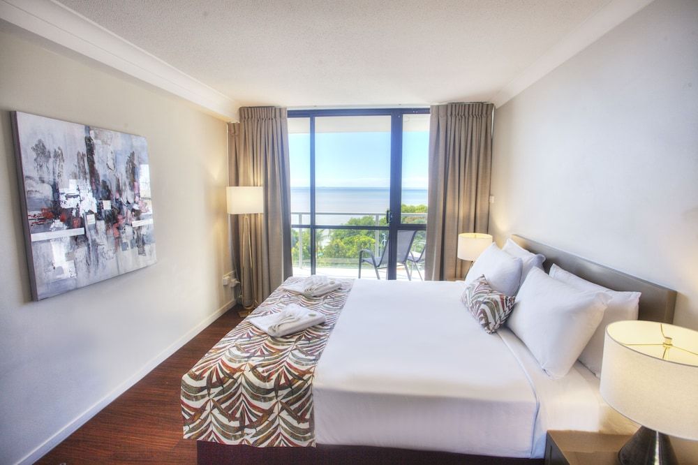 undefined Cairns Plaza Hotel 8