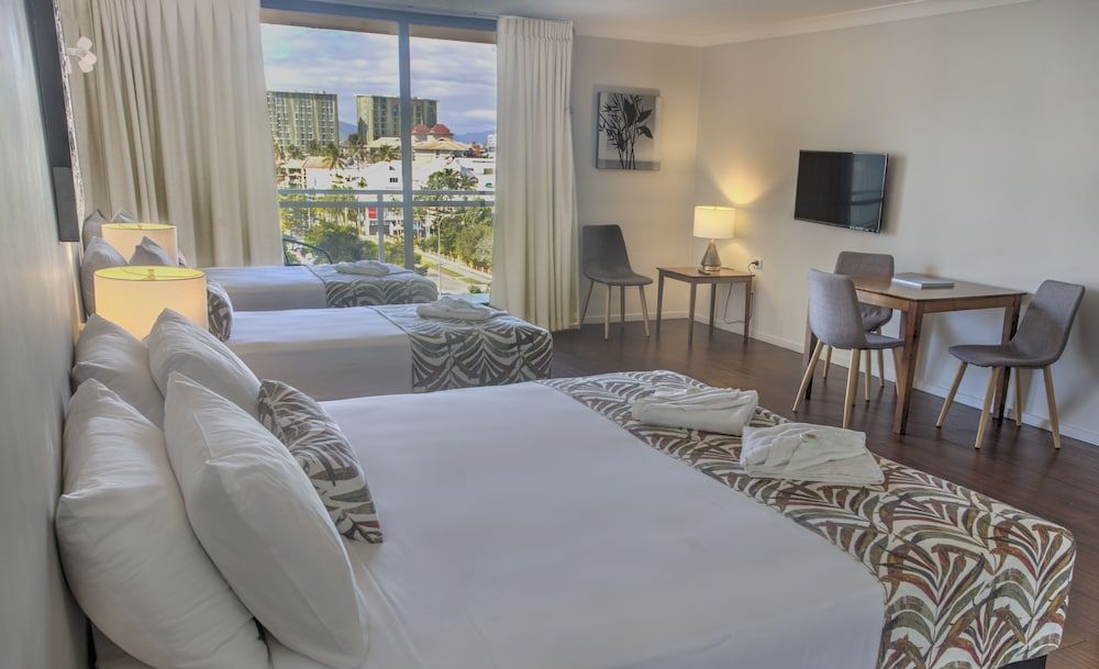 undefined Cairns Plaza Hotel 2