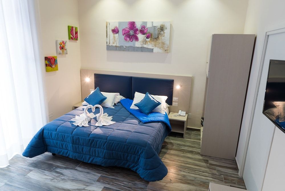 Napoli's Gold Hotel Standard Double or Twin Room 9