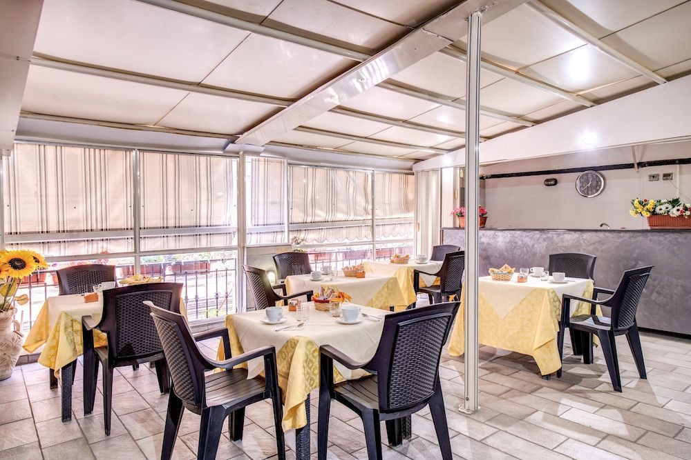 undefined Napoli's Gold Hotel 4