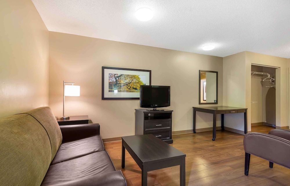 Extended Stay America Select Suites Atlanta Alpharetta Norpt Deluxe Studio, 1 Queen Bed with Sofa bed, Non Smoking 5