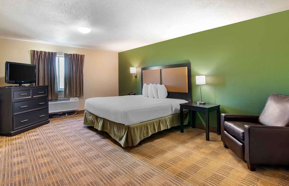 Extended Stay America Select Suites St Louis Earth City Deluxe Studio, 1 Queen Bed with Sofa bed, Non Smoking