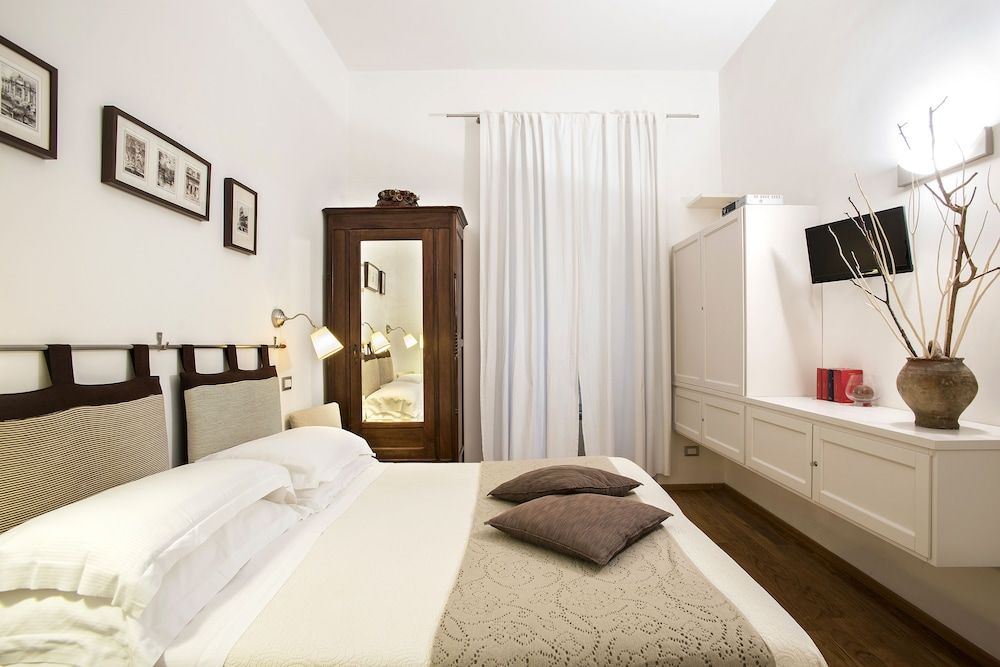 undefined Arco del Lauro Bed & Breakfast 2