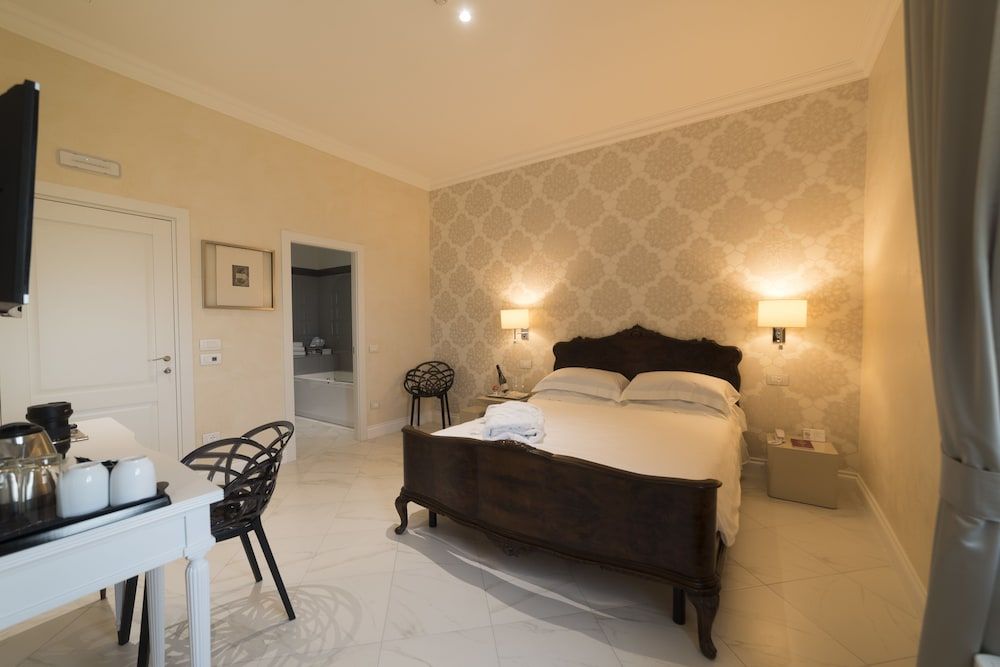 Altavilla Boutique Hotel Superior Double Room, Jetted Tub 2