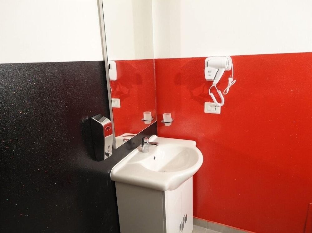 Pavia Ostello Standard Shared Dormitory, Men only, Shared Bathroom (6 Pax) 9