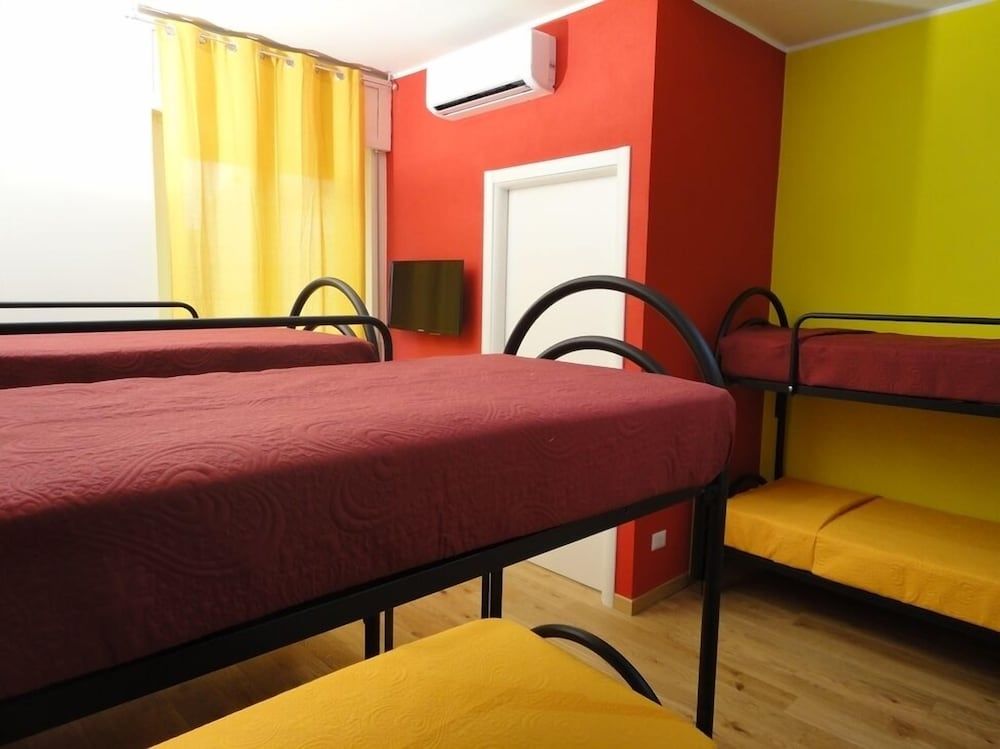 Pavia Ostello Standard Shared Dormitory, Men only, Shared Bathroom (6 Pax) 3