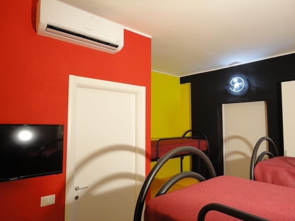 Pavia Ostello Standard Shared Dormitory, Men only, Shared Bathroom (6 Pax) 10