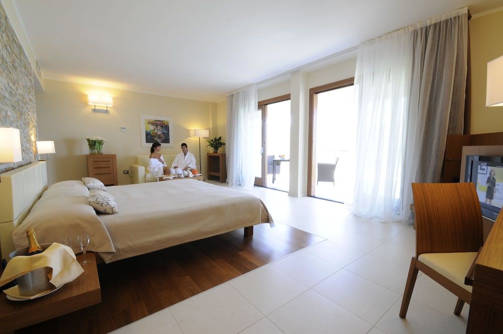 Luxury Suite, Hot Tub, Sea Facing