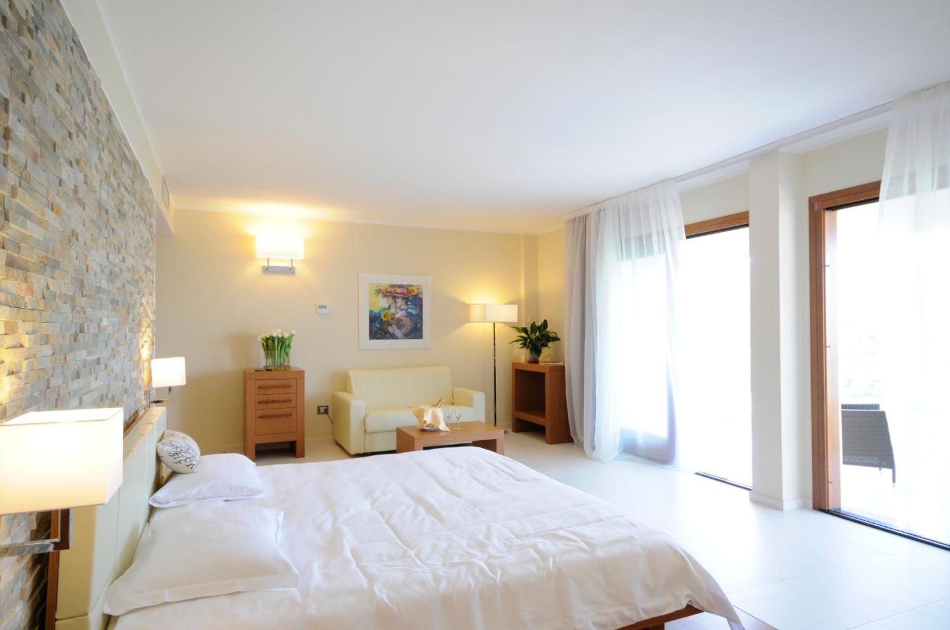 Deluxe Suite with Sea View
