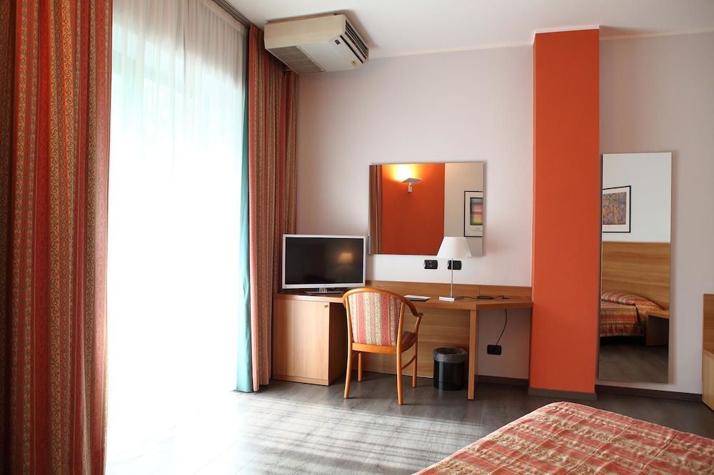 Hotel Romanisio Comfort Double Room, Terrace 8