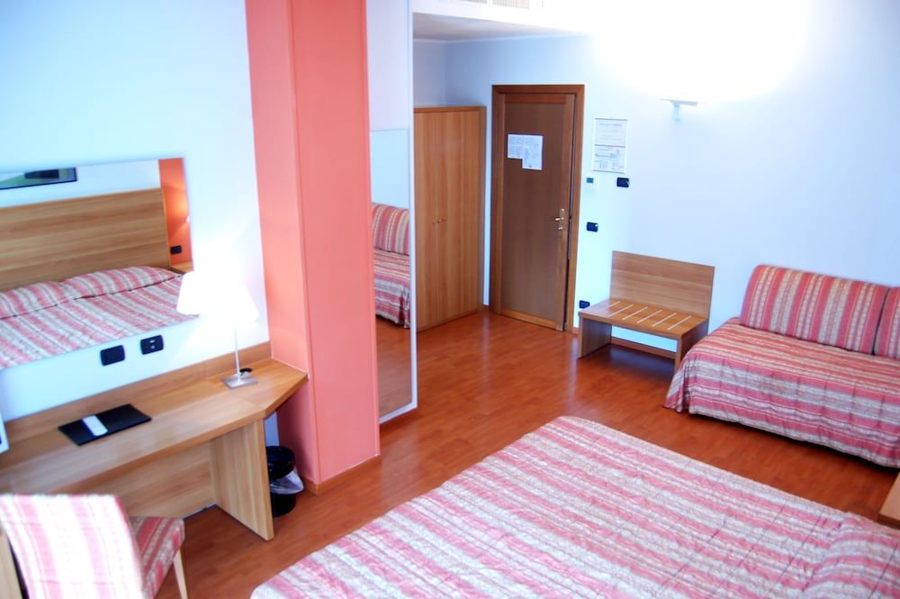 Hotel Romanisio Comfort Triple Room 4