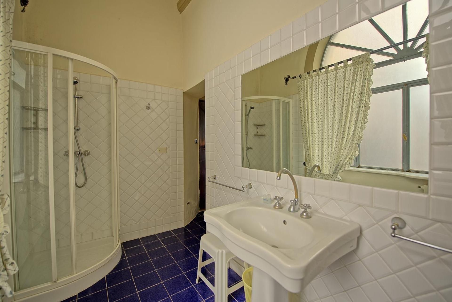Superior One-Bedroom Apartment