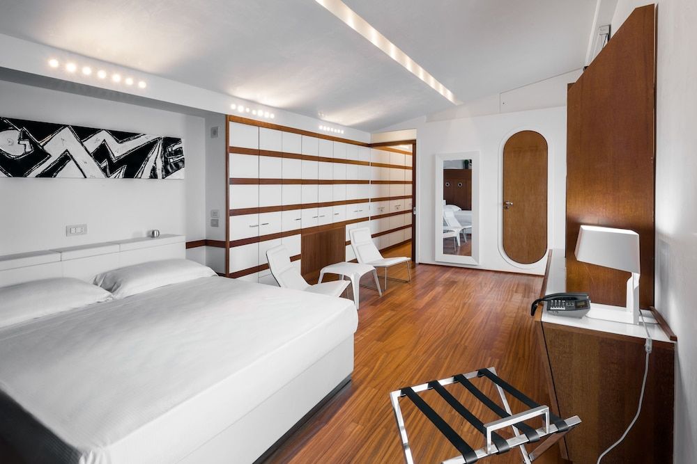 undefined LHP Suite Posillipo 9