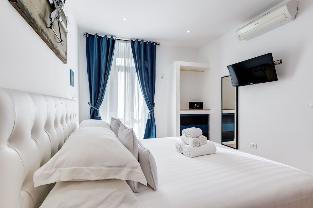 undefined Ripetta Central Suites 10