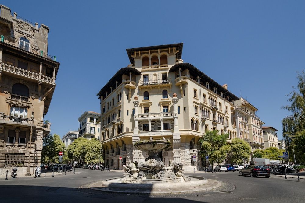 undefined Bea Suites Luxury Rooms 10