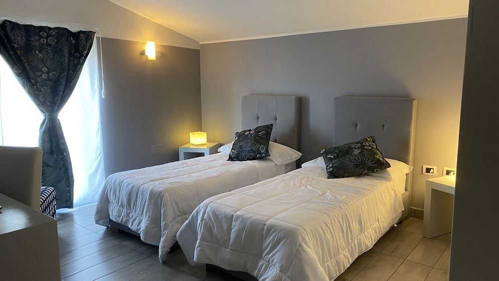 Victoria Hotel Standard Twin Room