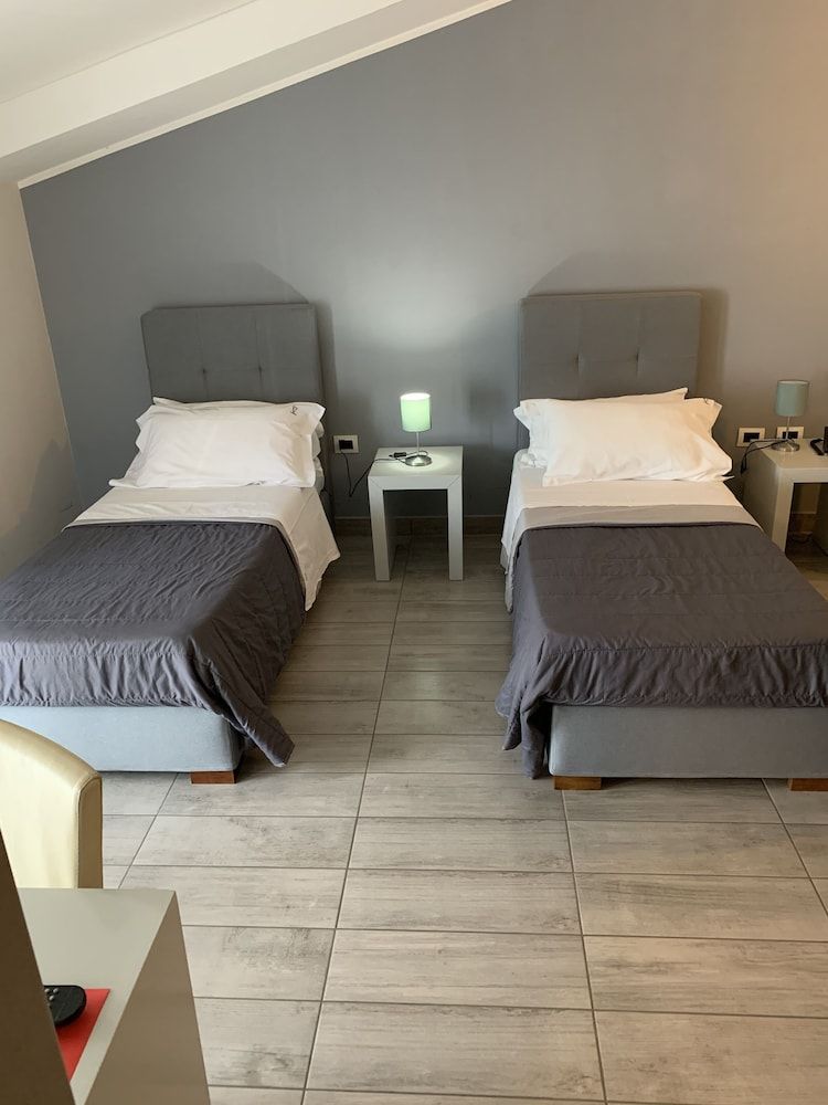 Victoria Hotel Standard Twin Room 2