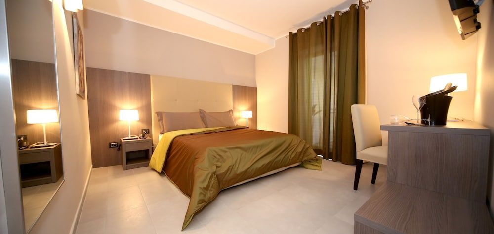 Victoria Hotel Deluxe Room, 1 Bedroom 2