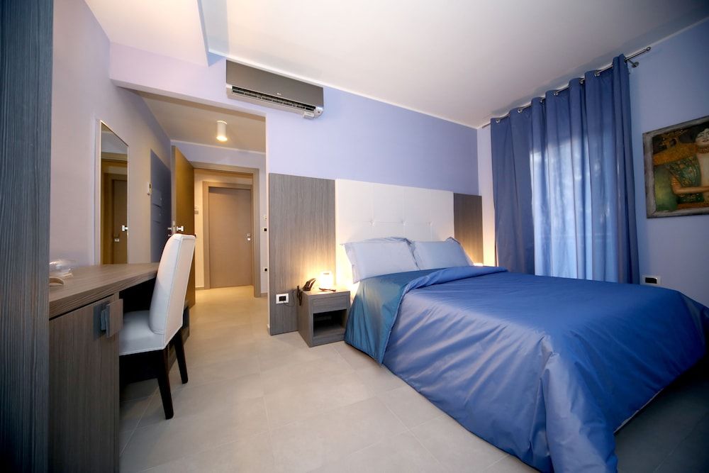 Victoria Hotel Deluxe Room, 1 Bedroom 6